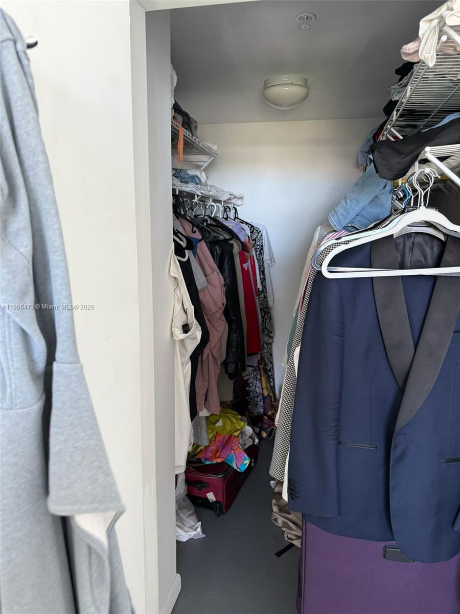 VIZCAYNE SOUTH CONDO - Residential