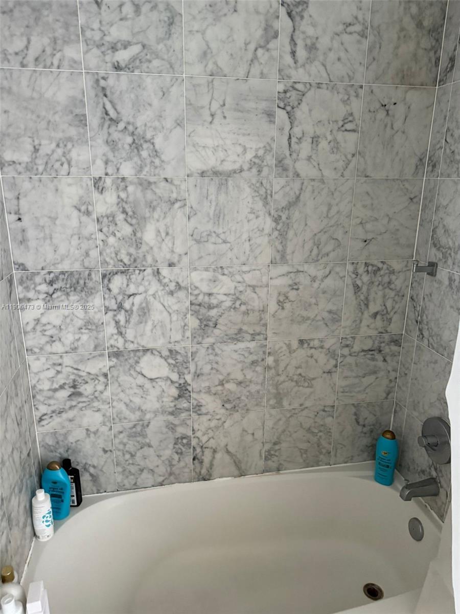 VIZCAYNE SOUTH CONDO - Residential