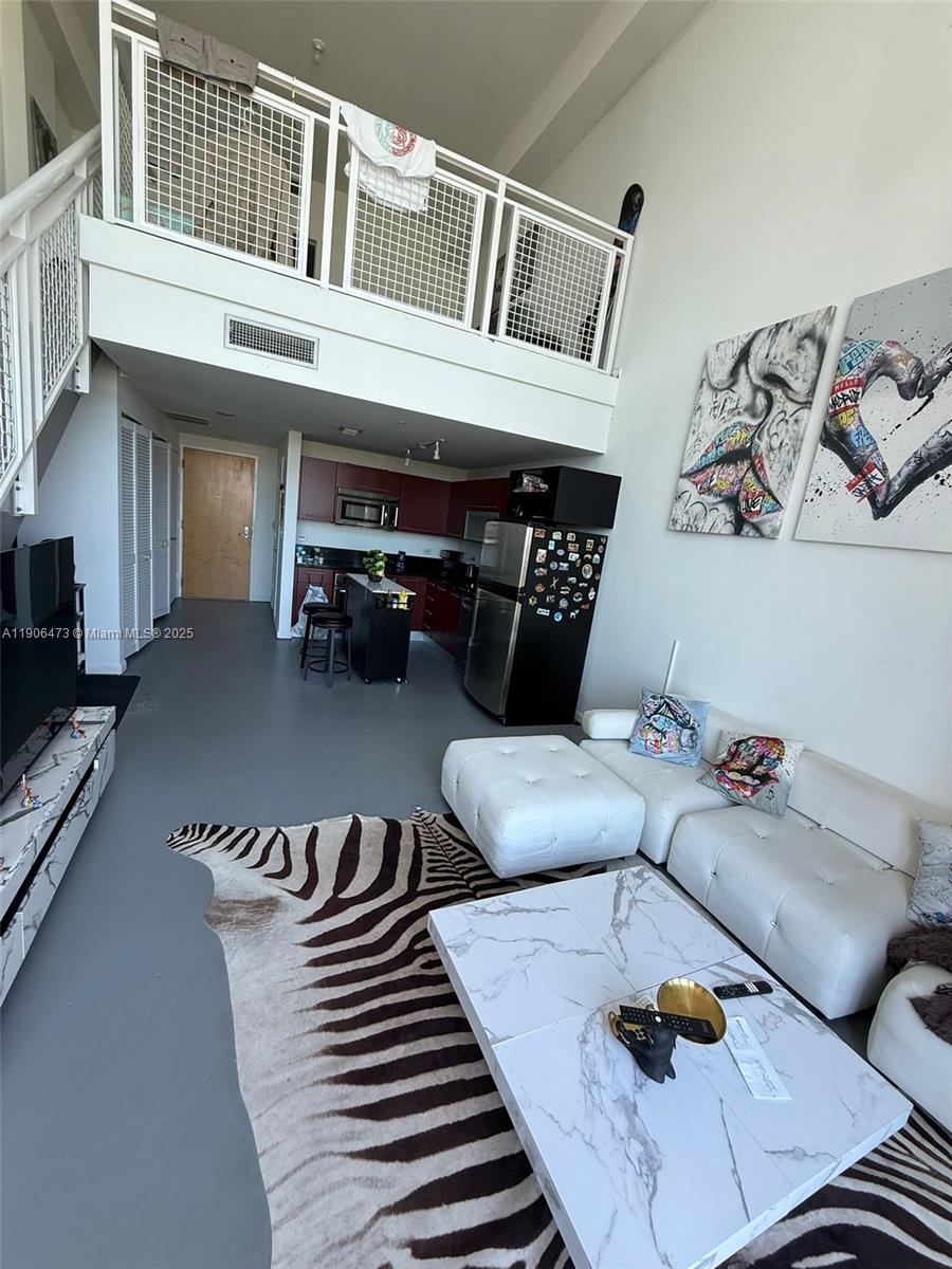 VIZCAYNE SOUTH CONDO - Residential