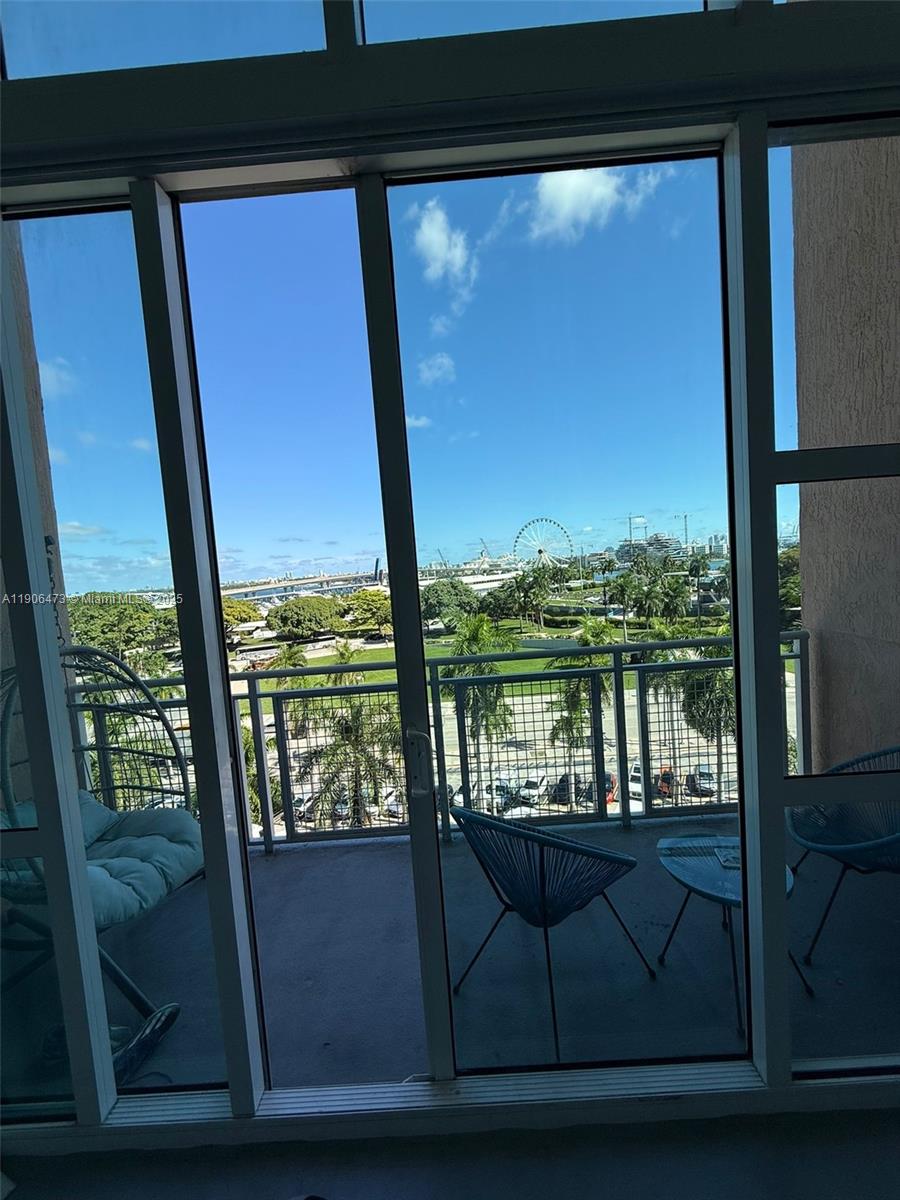 VIZCAYNE SOUTH CONDO - Residential