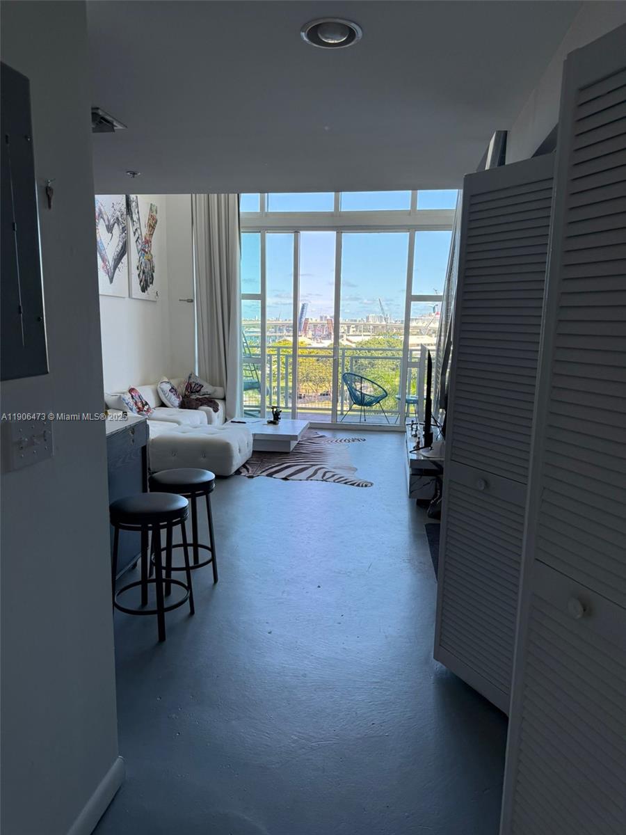 VIZCAYNE SOUTH CONDO - Residential