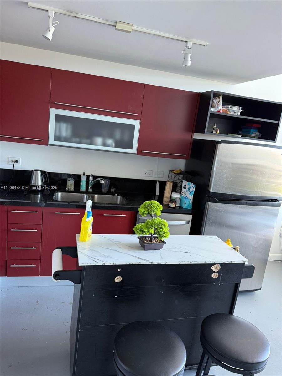 VIZCAYNE SOUTH CONDO - Residential