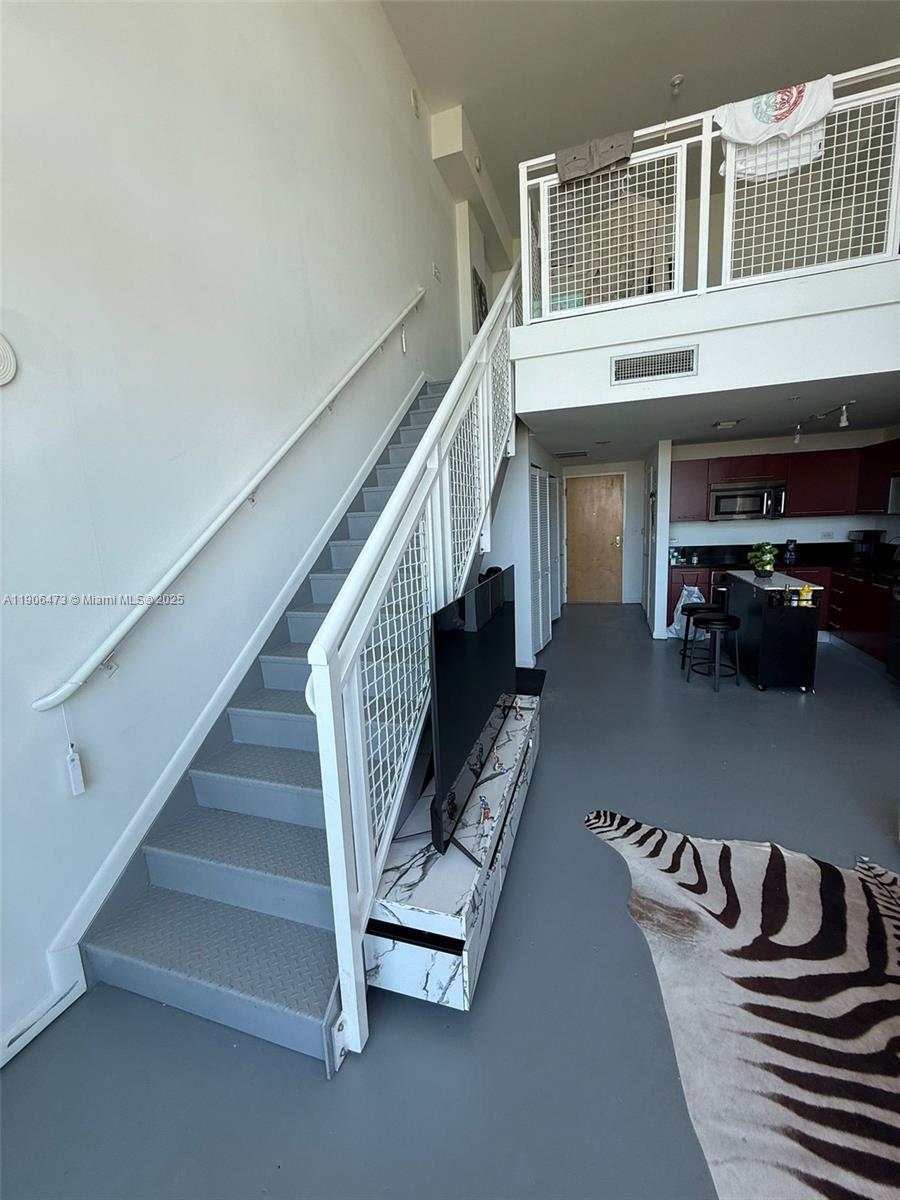 VIZCAYNE SOUTH CONDO - Residential