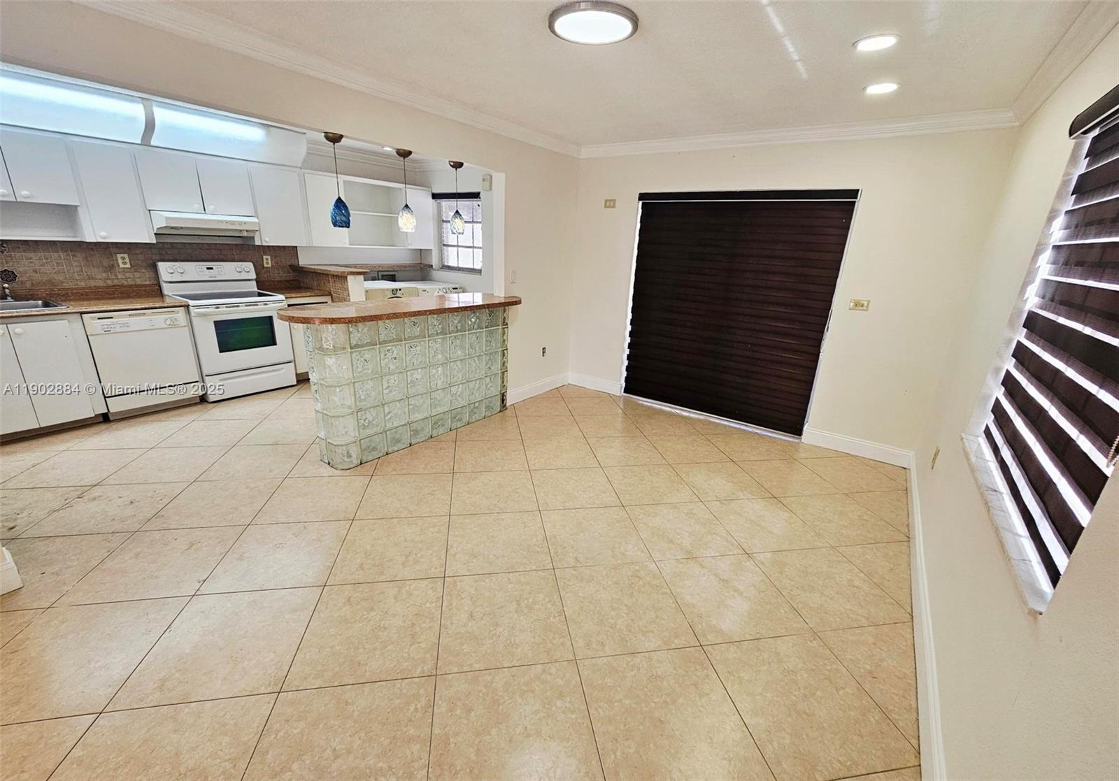 3RD ADDN TO PINEHURST VIL - Residential Lease