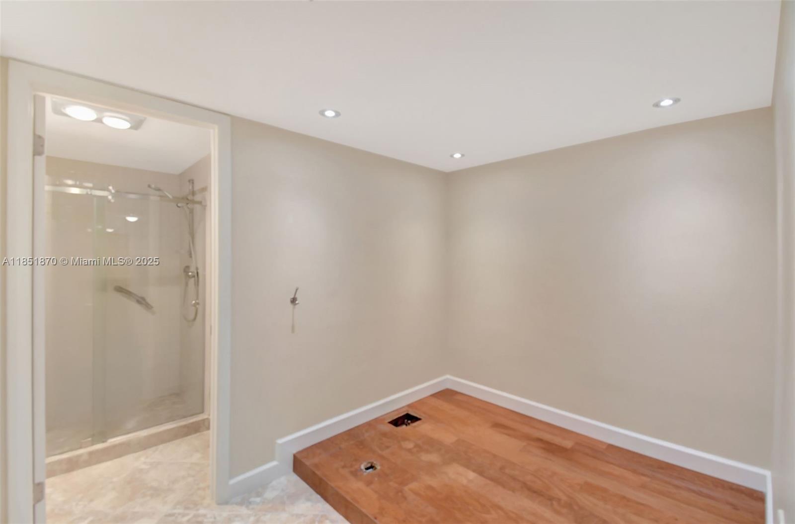 ANCHOR BAY CLUB CONDO - Residential