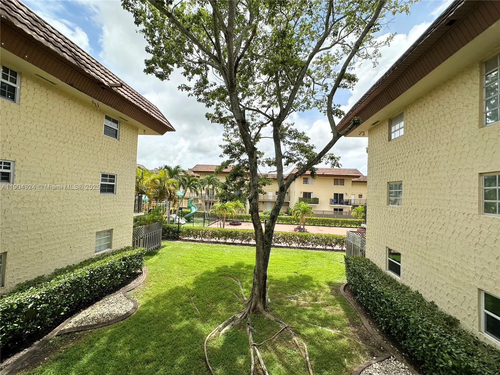 COURTYARDS AT KENDALL CON - Residential