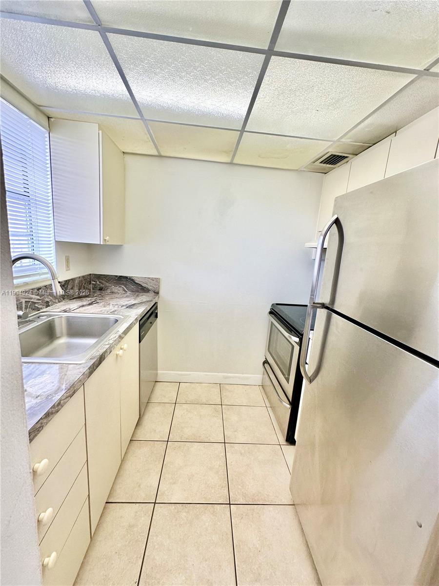 COURTYARDS AT KENDALL CON - Residential