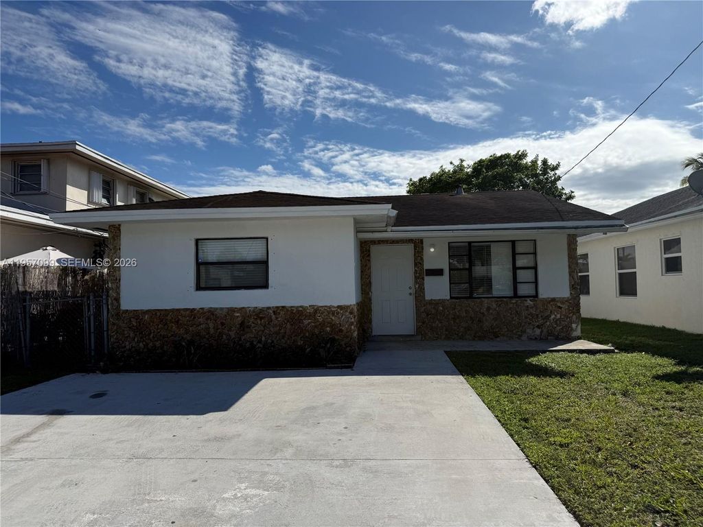 Photo of 709 NW 6th St, Hallandale Beach, FL 33009 (MLS # A11957099)