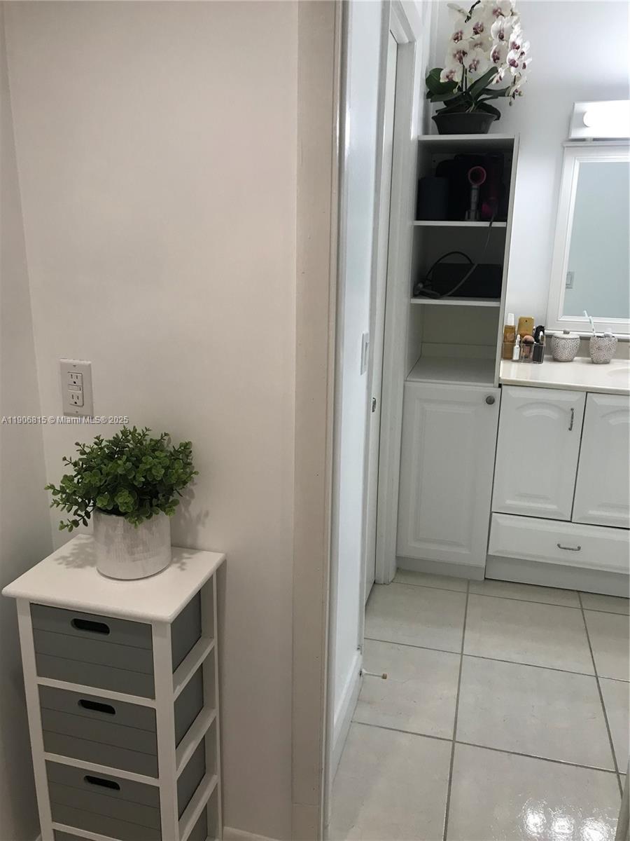 NARANJA LAKES CONDO NO 5 - Residential Lease