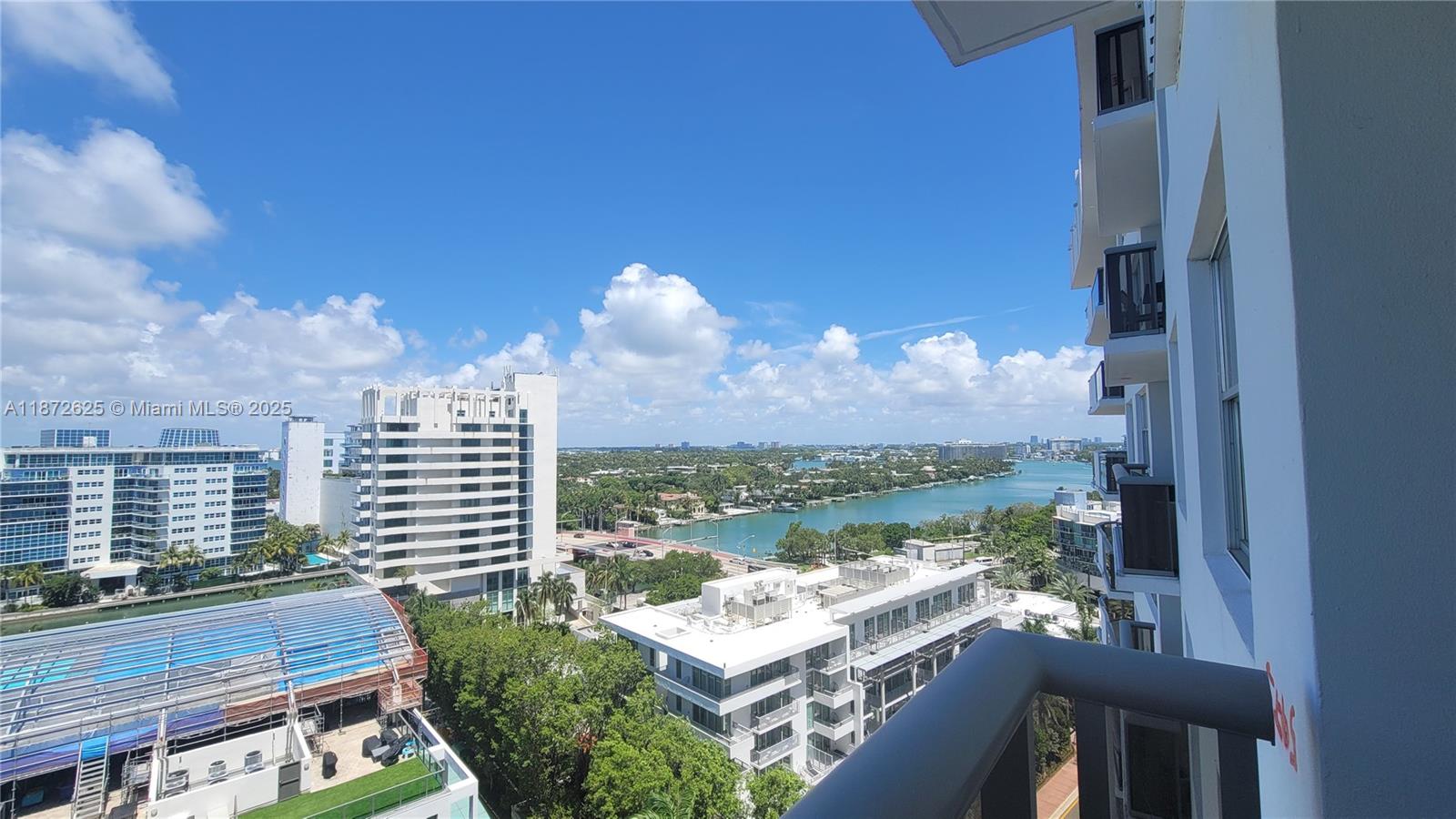 6039 Collins Ave 1535