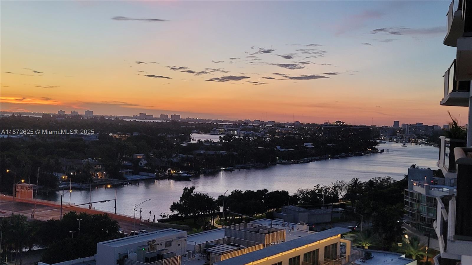 6039 Collins Ave 1535