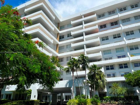 Condominium in Key Biscayne FL 155 Ocean Lane Dr Dr.jpg