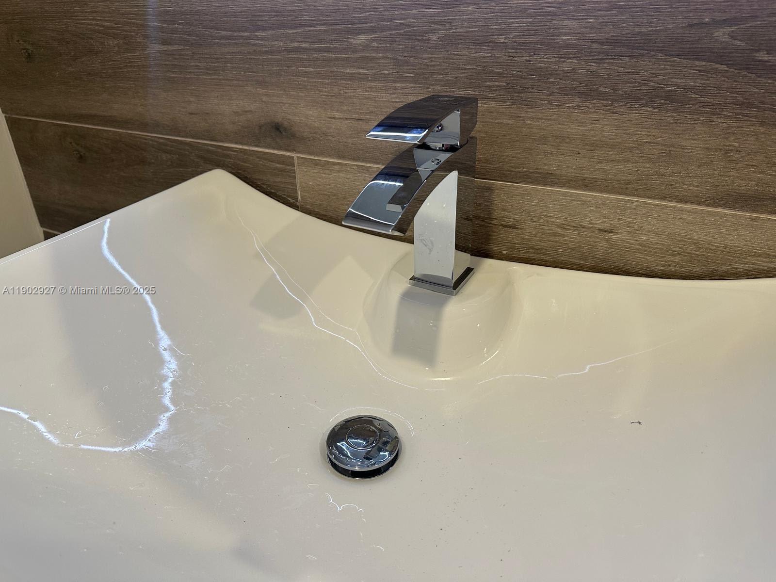 ADMIRALS PORT CONDO WEST - Residential