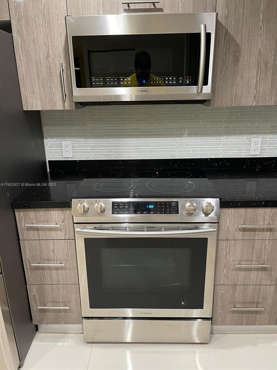 ADMIRALS PORT CONDO WEST - Residential