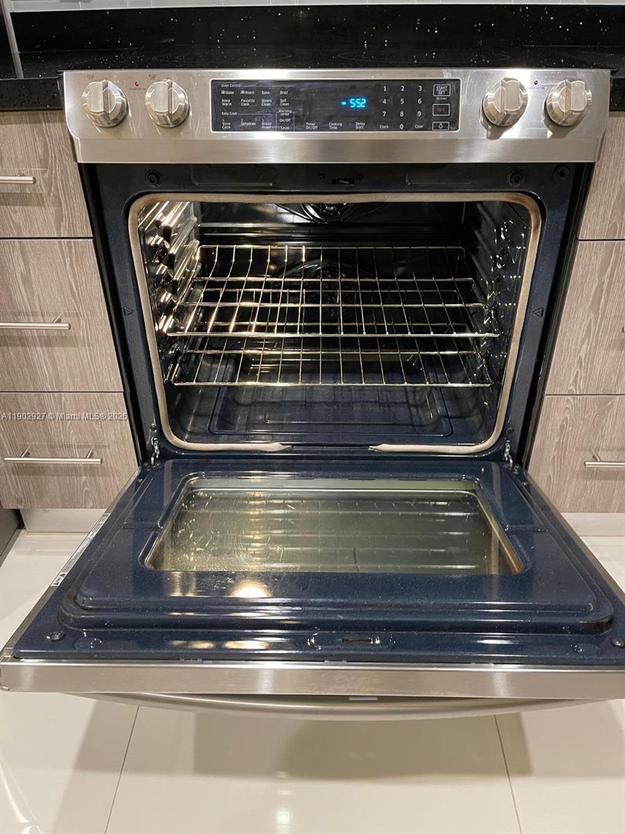 ADMIRALS PORT CONDO WEST - Residential