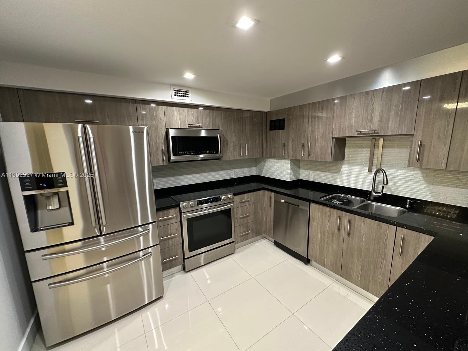 ADMIRALS PORT CONDO WEST - Residential