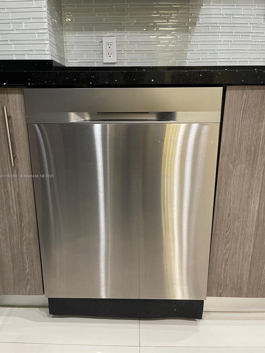 ADMIRALS PORT CONDO WEST - Residential