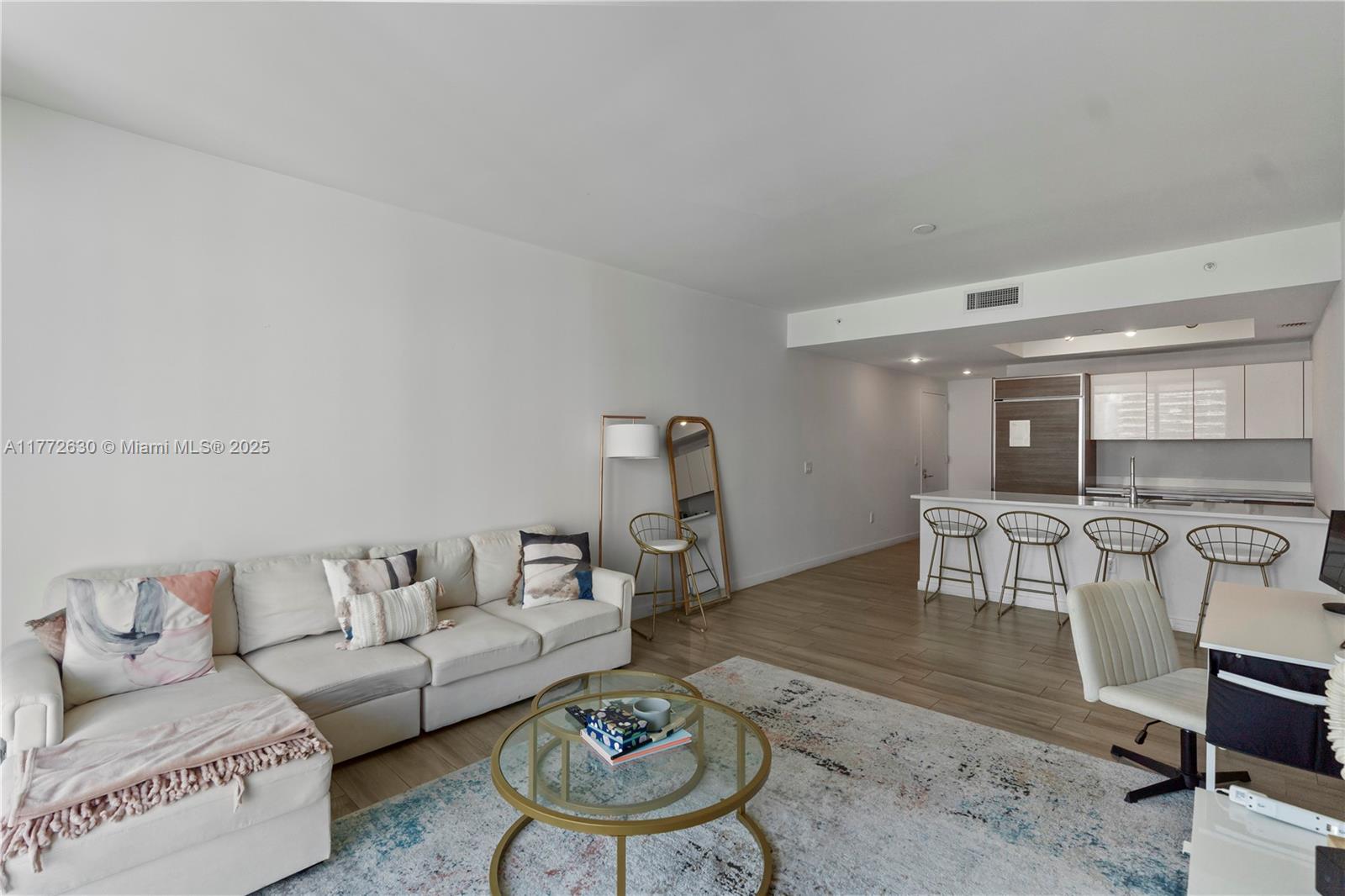 1100 MILLECENTO RESIDENCE - Residential