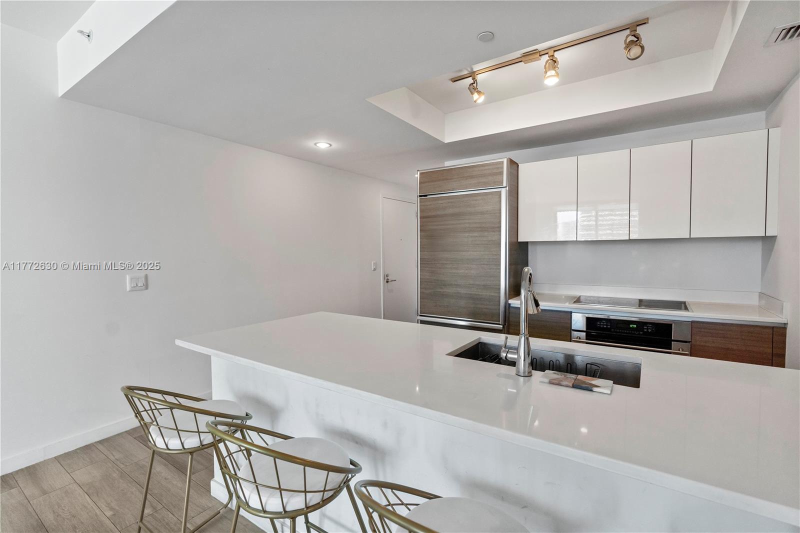 1100 MILLECENTO RESIDENCE - Residential