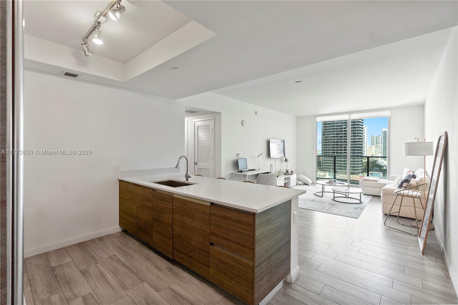 1100 S Miami Ave 2007