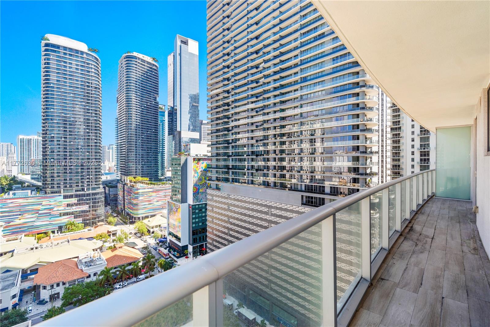 1100 MILLECENTO RESIDENCE - Residential