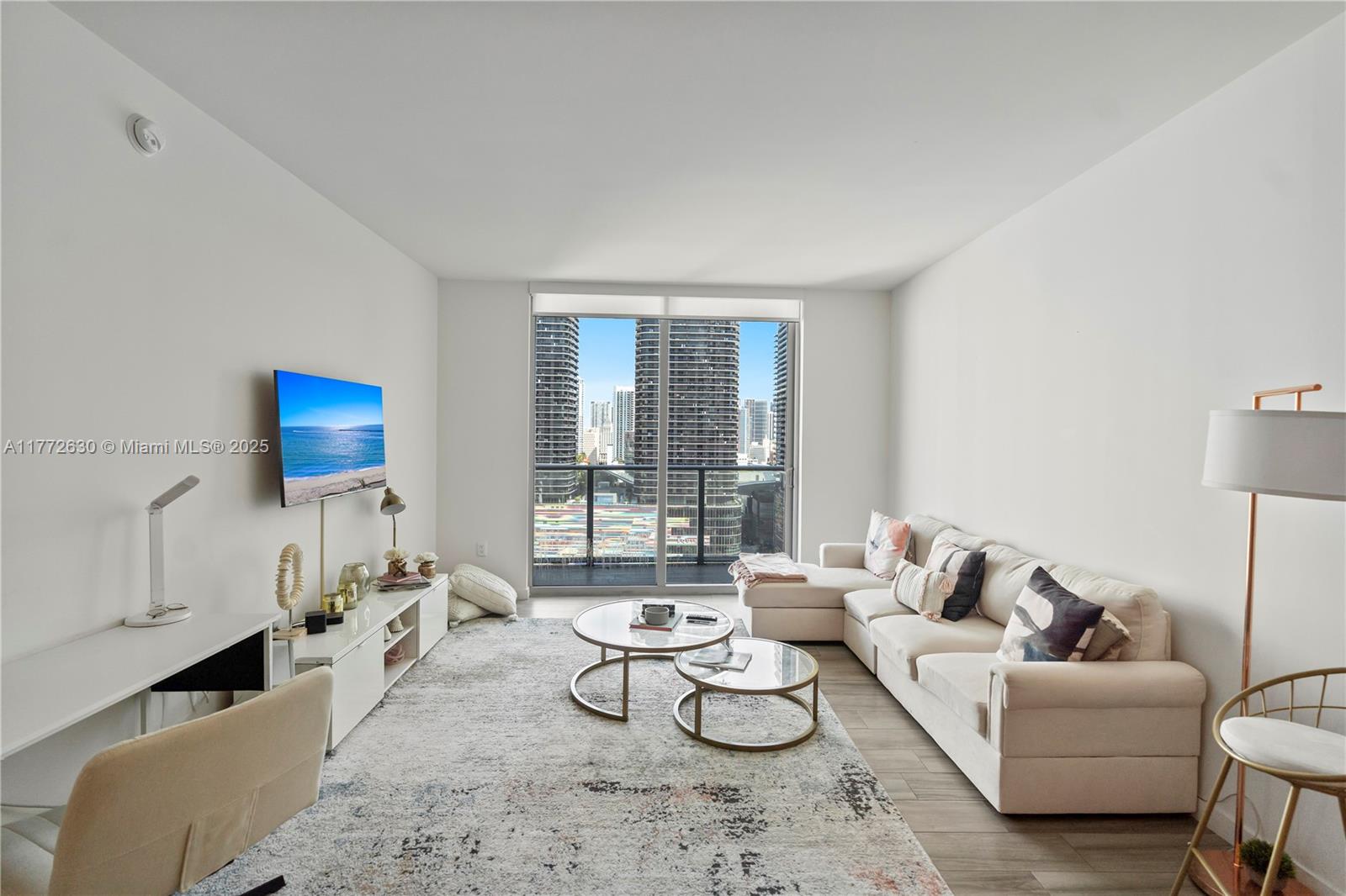 1100 MILLECENTO RESIDENCE - Residential