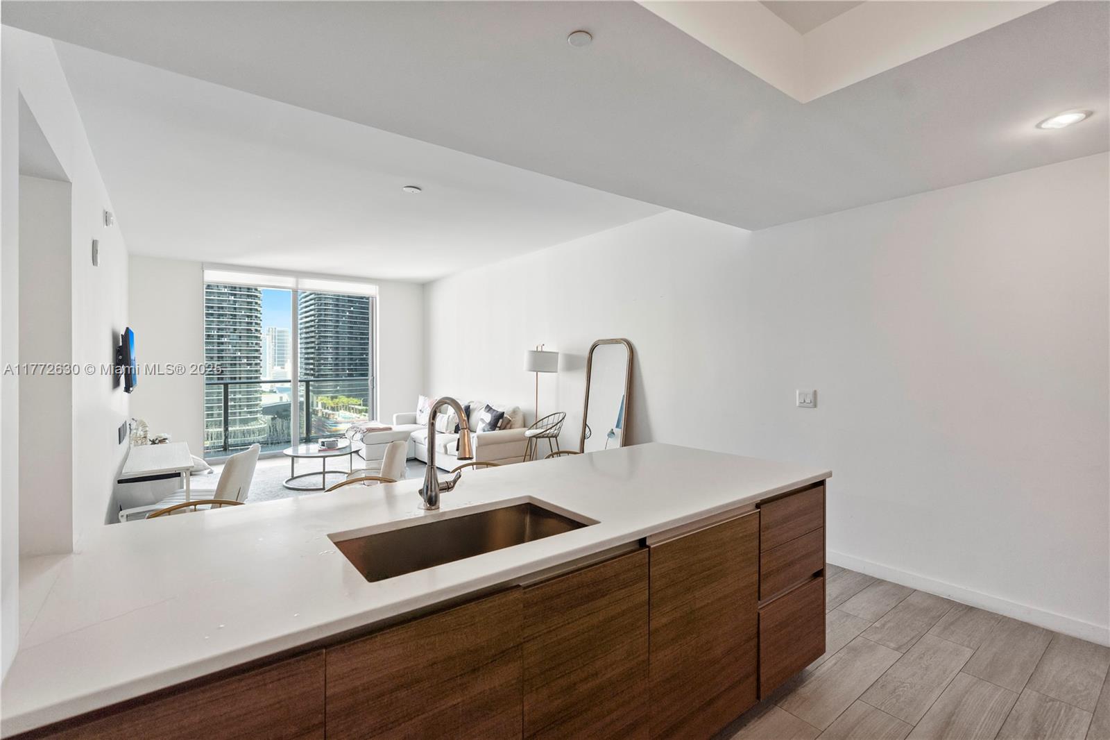 1100 MILLECENTO RESIDENCE - Residential