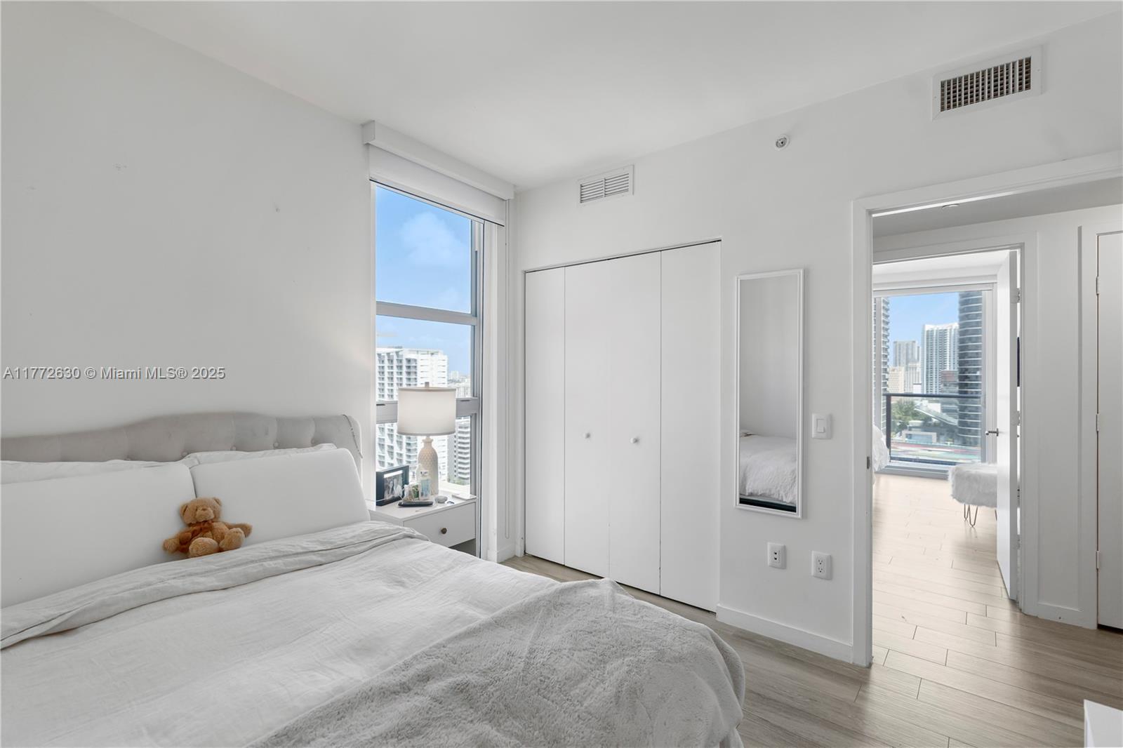 1100 MILLECENTO RESIDENCE - Residential