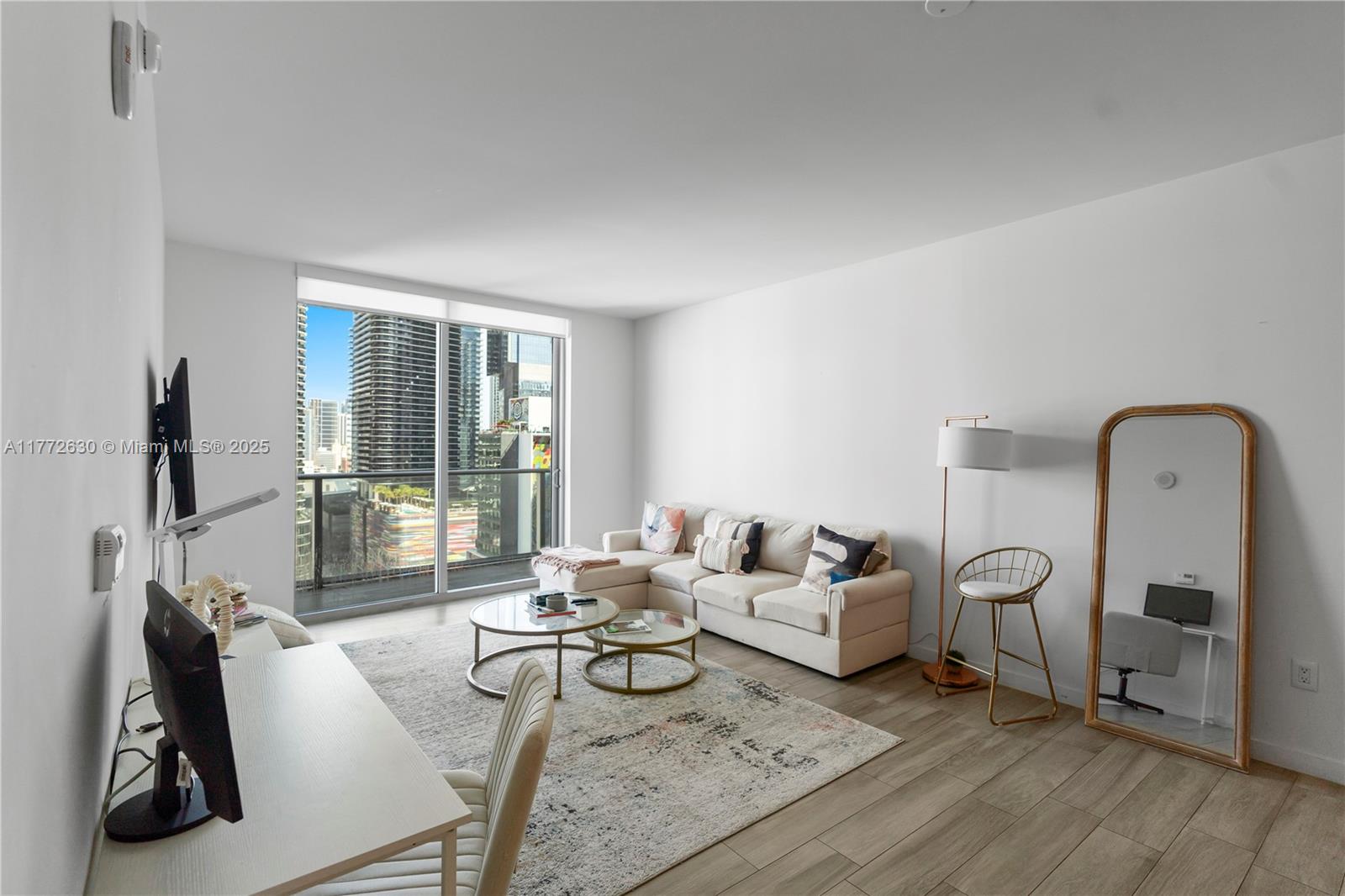 1100 MILLECENTO RESIDENCE - Residential