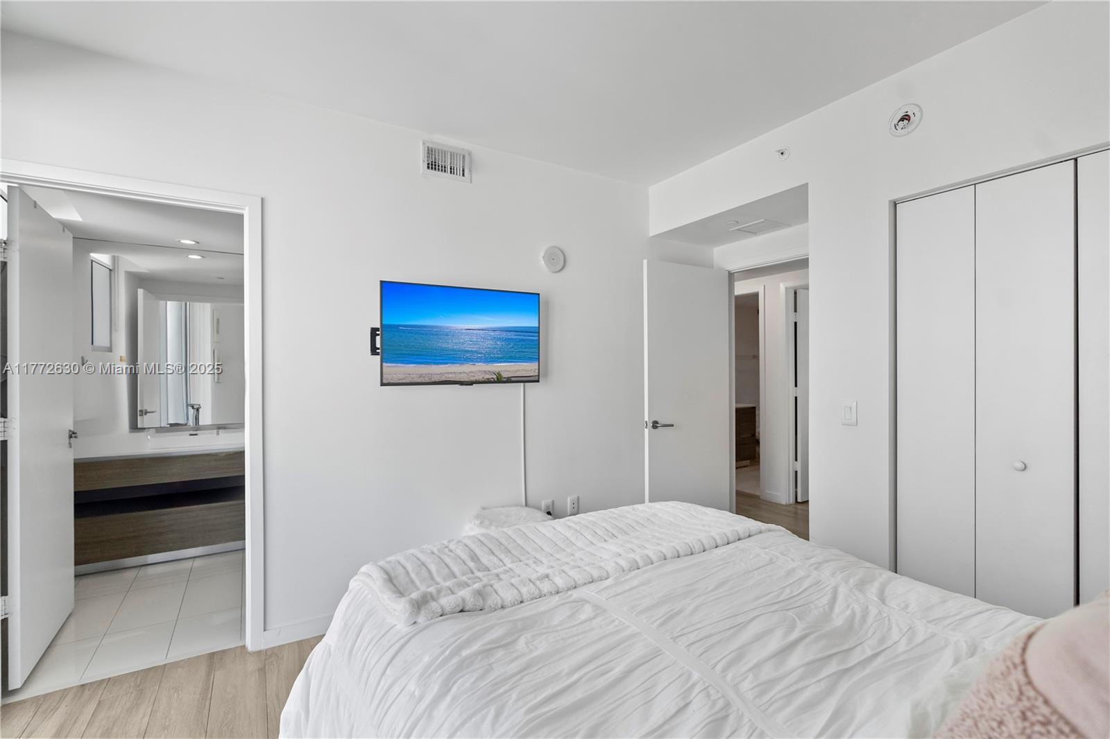 1100 MILLECENTO RESIDENCE - Residential