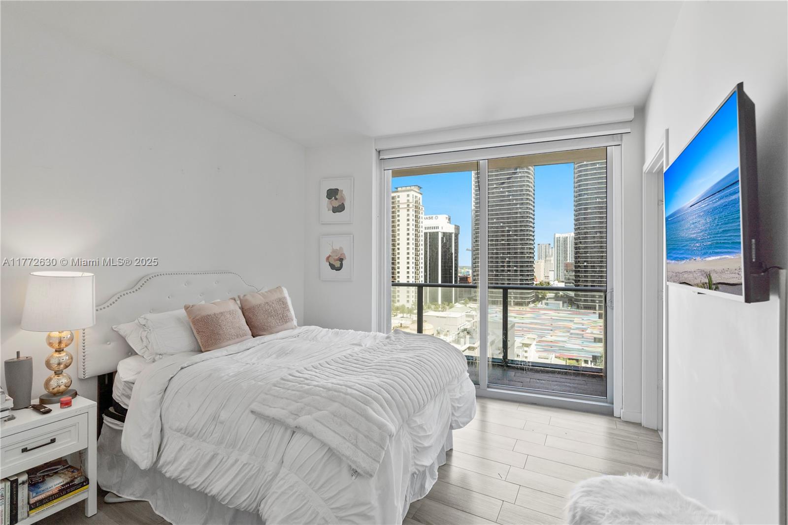 1100 MILLECENTO RESIDENCE - Residential