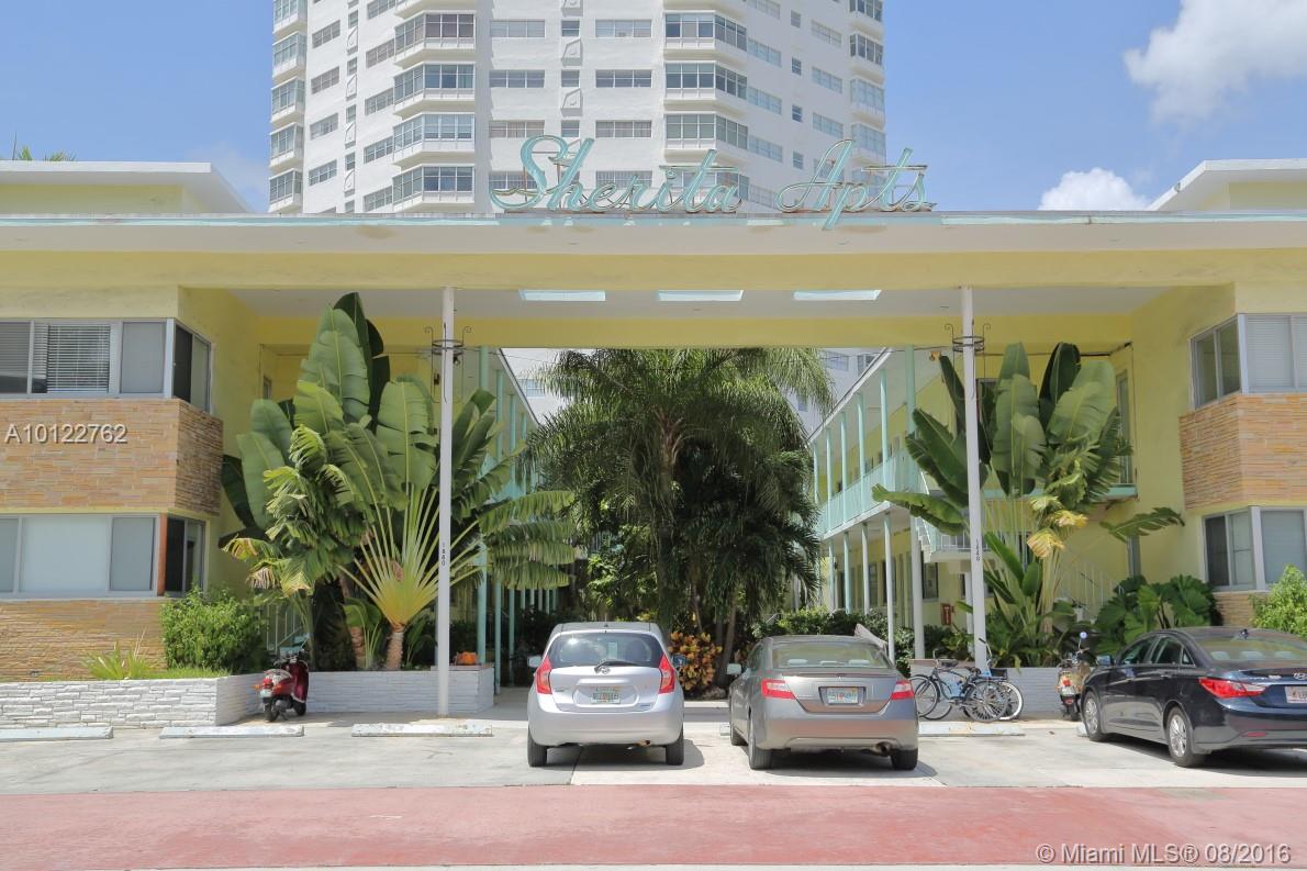 Nice apartment in small condominium located at one block to the beach and couple blocks from Bass Museum and Convention Center.