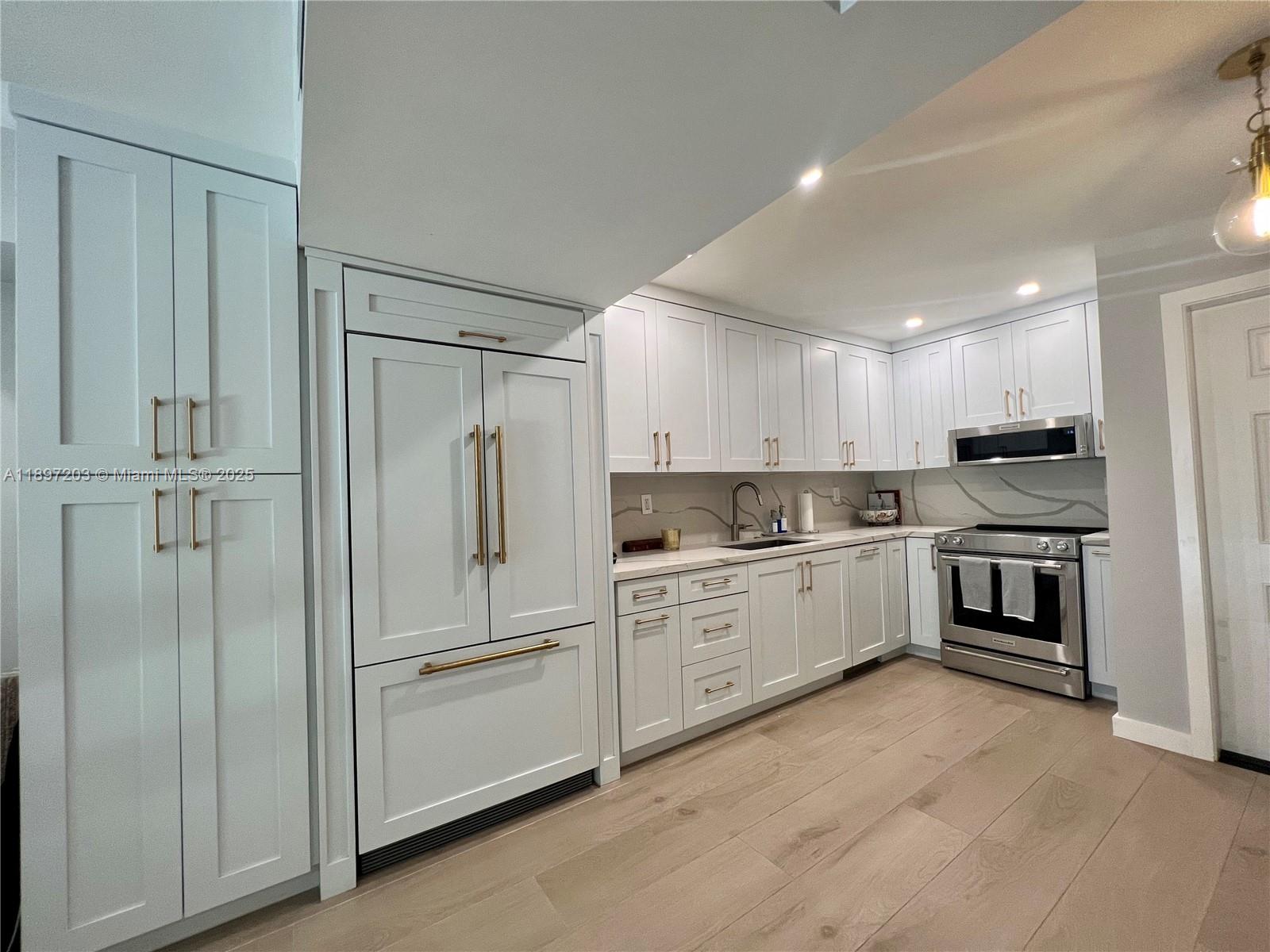 3220 W Trade Ave III2