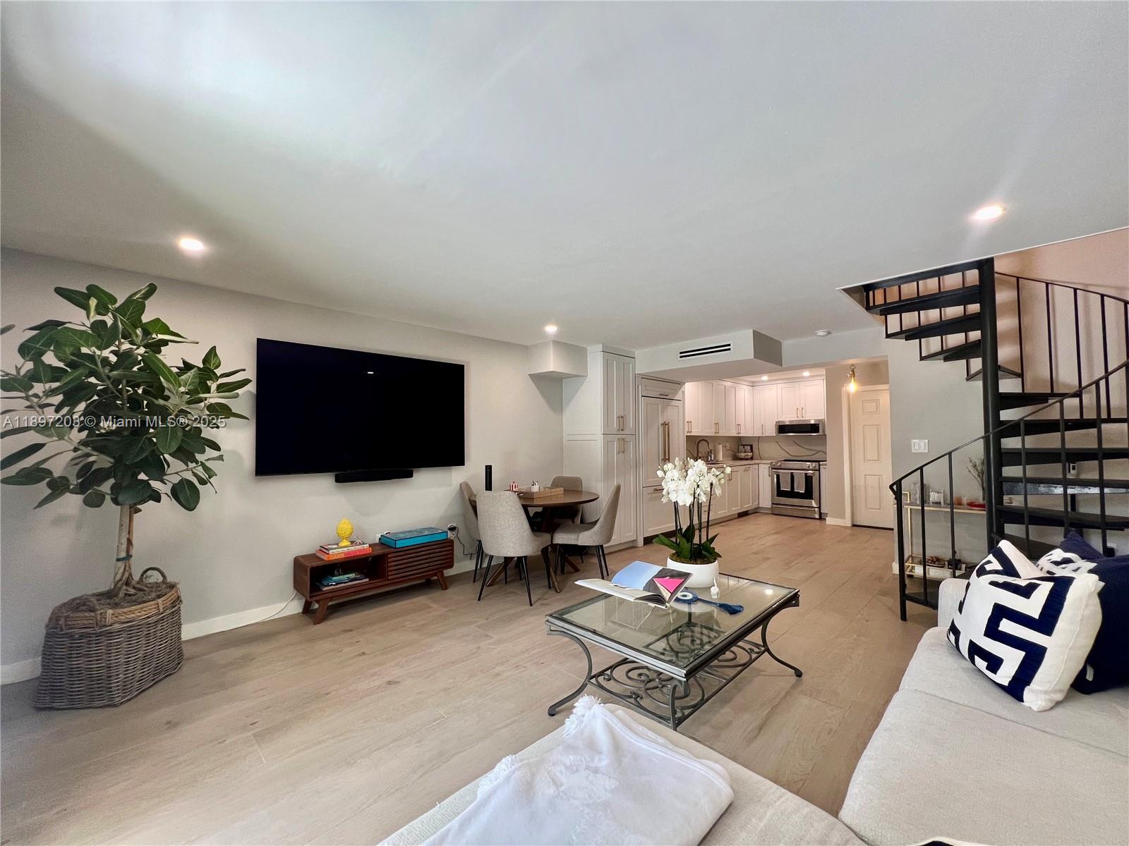 3220 W Trade Ave III2