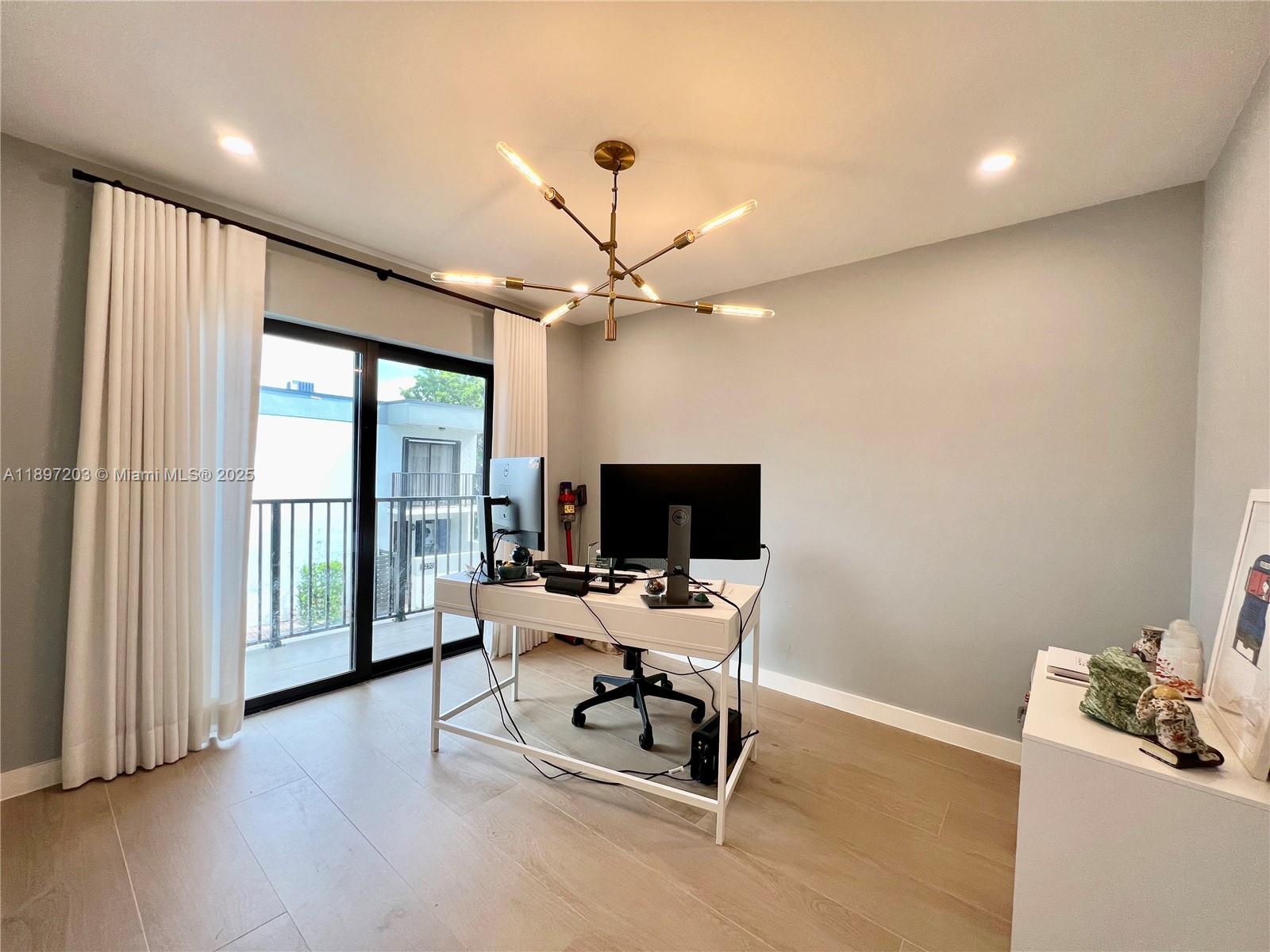 3220 W Trade Ave III2