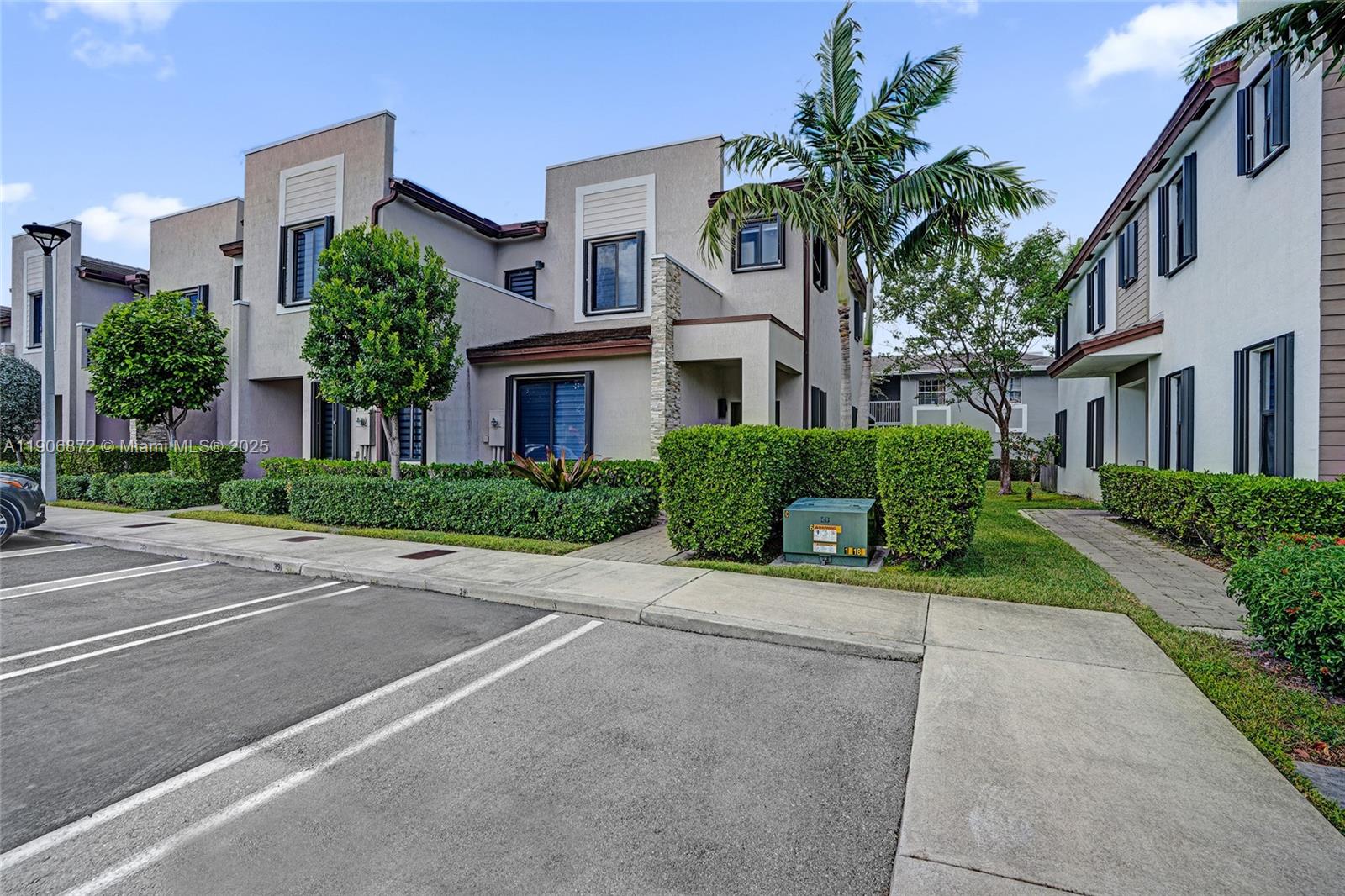 VIA VENTURA NEIGHBORHOOD - Residential