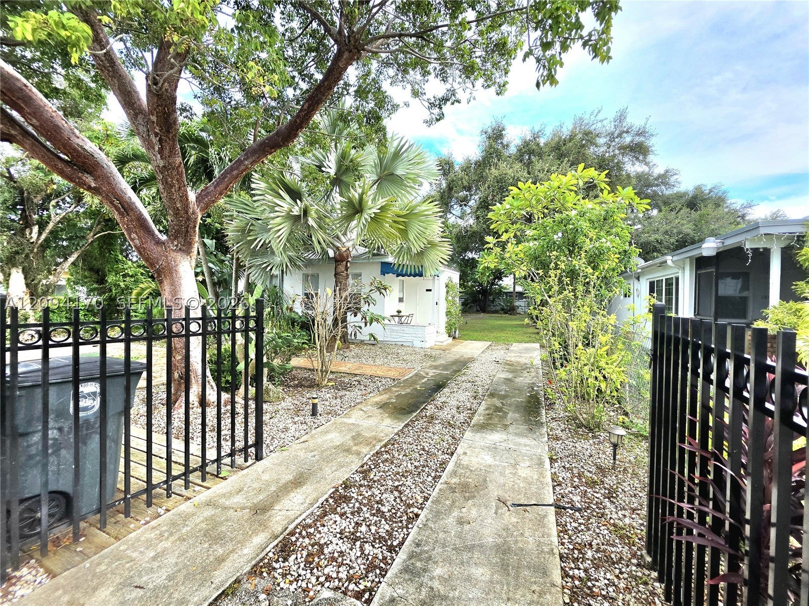 1220 NE 128th St