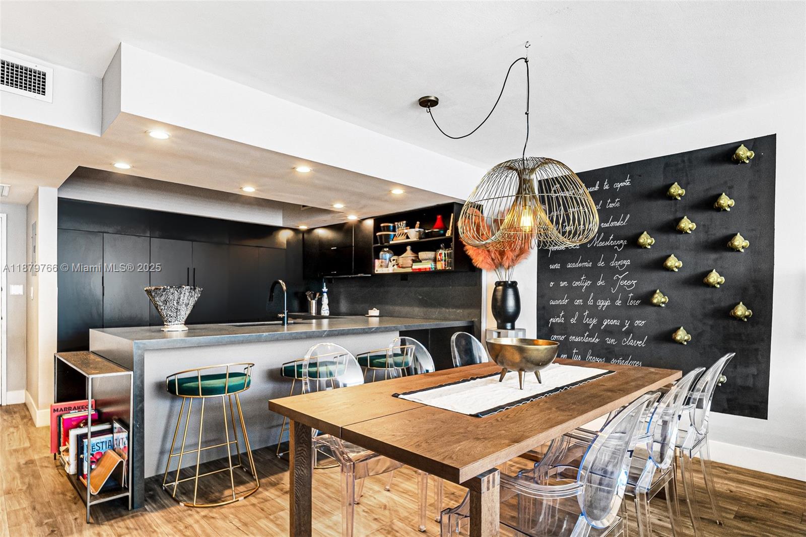 5600 CONDO - Residential