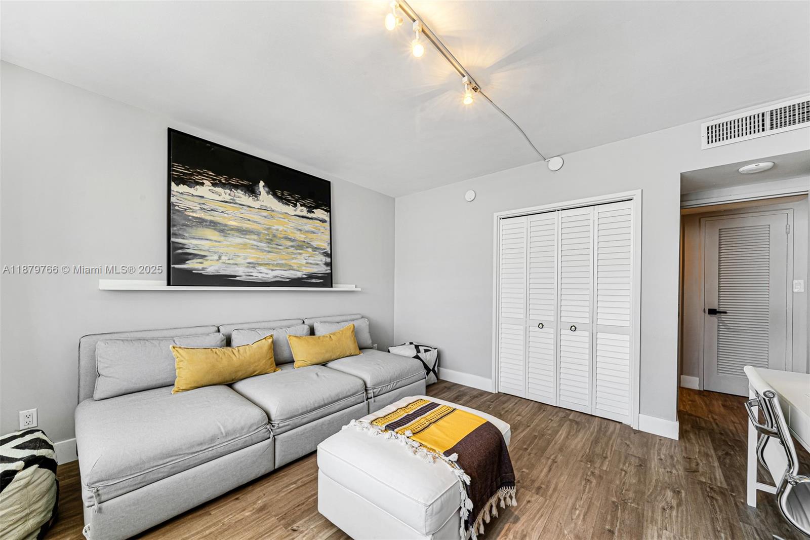 5600 CONDO - Residential