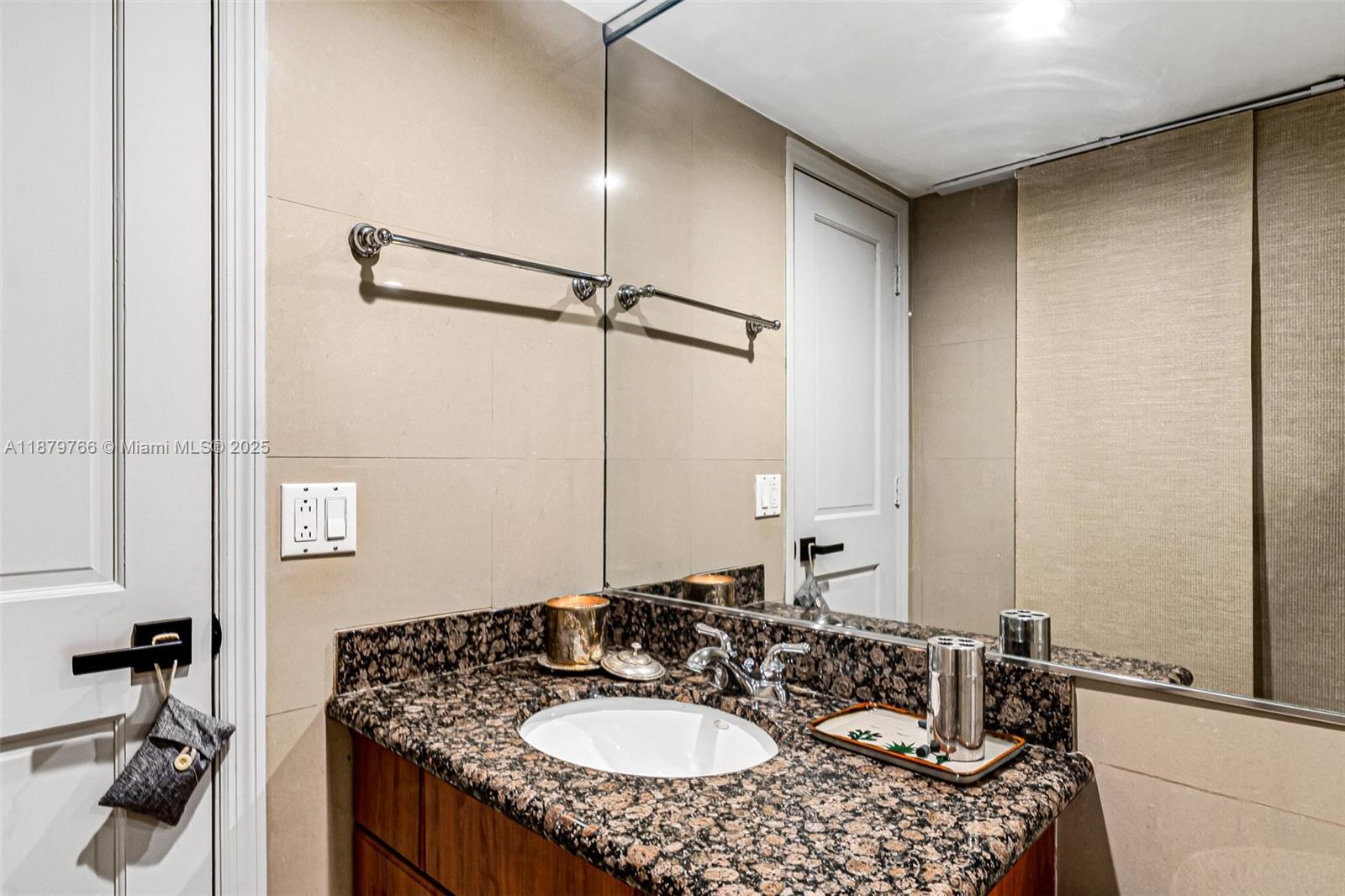 5600 CONDO - Residential