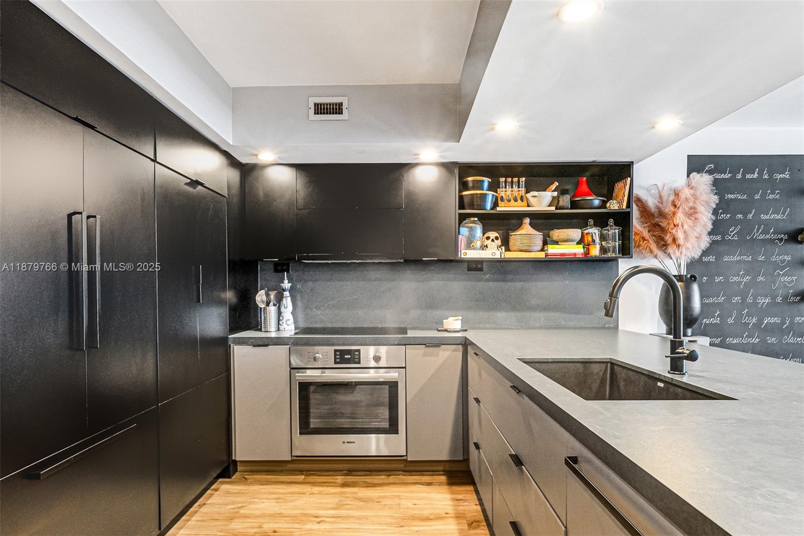 5600 CONDO - Residential