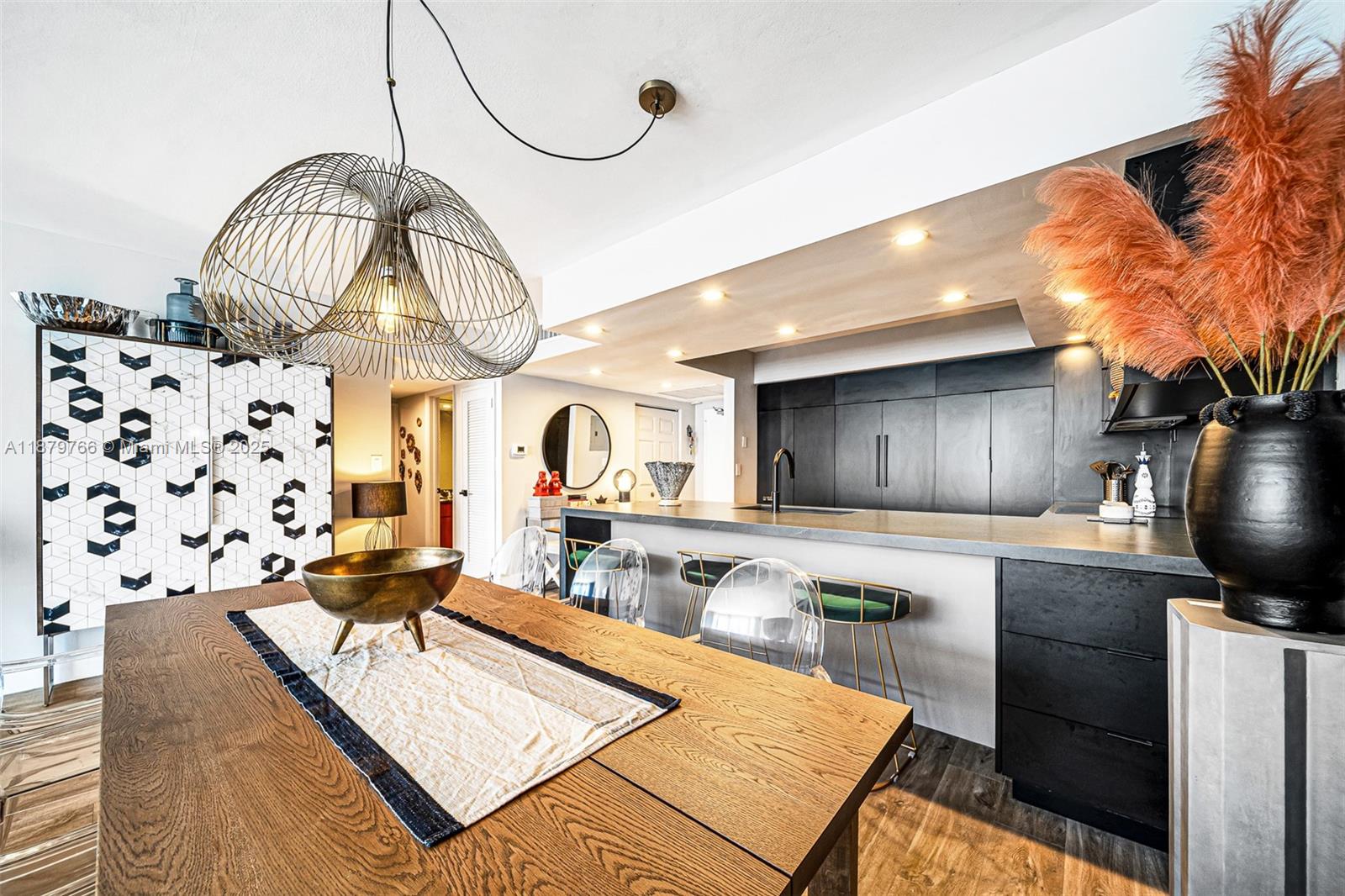 5600 CONDO - Residential