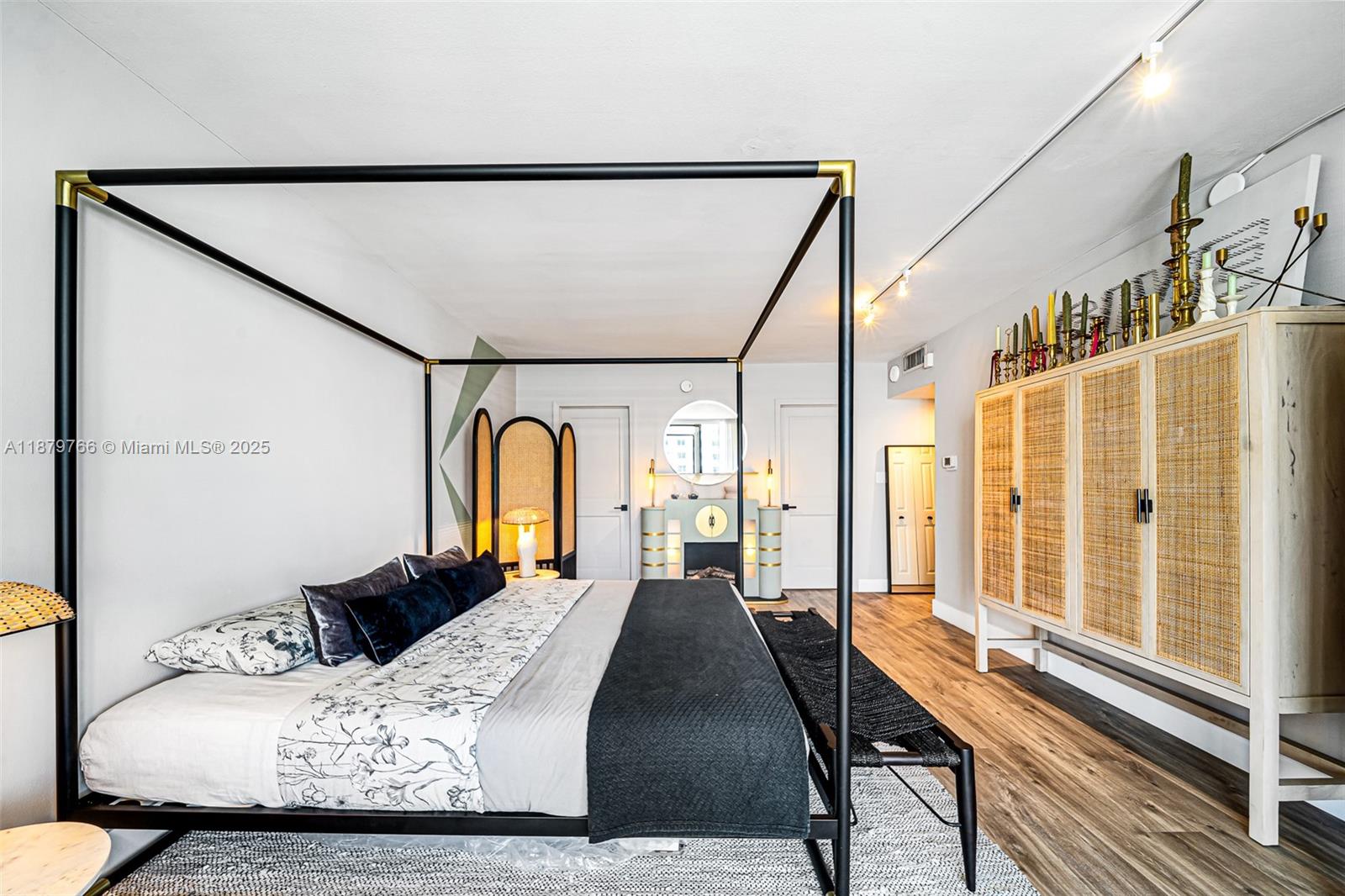 5600 CONDO - Residential