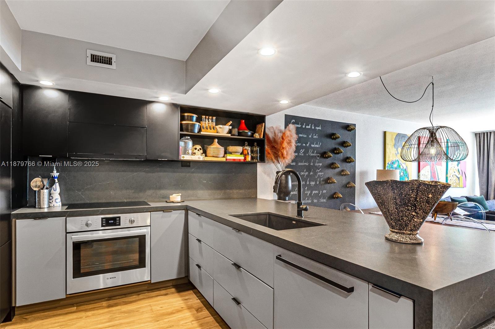 5600 CONDO - Residential