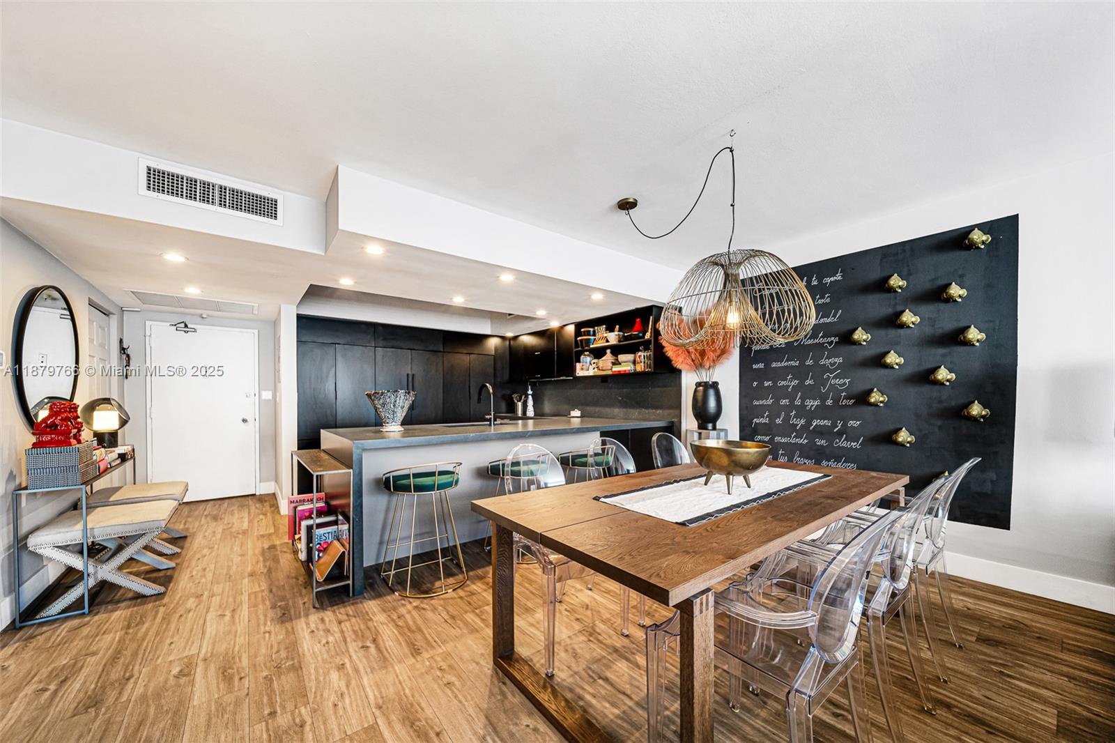 5600 CONDO - Residential