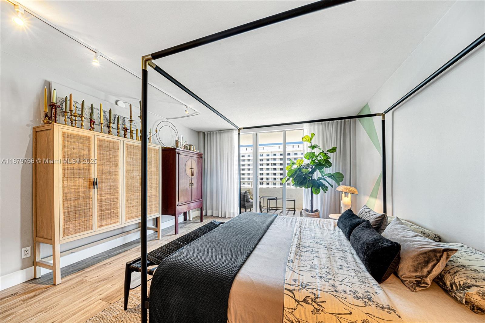 5600 CONDO - Residential