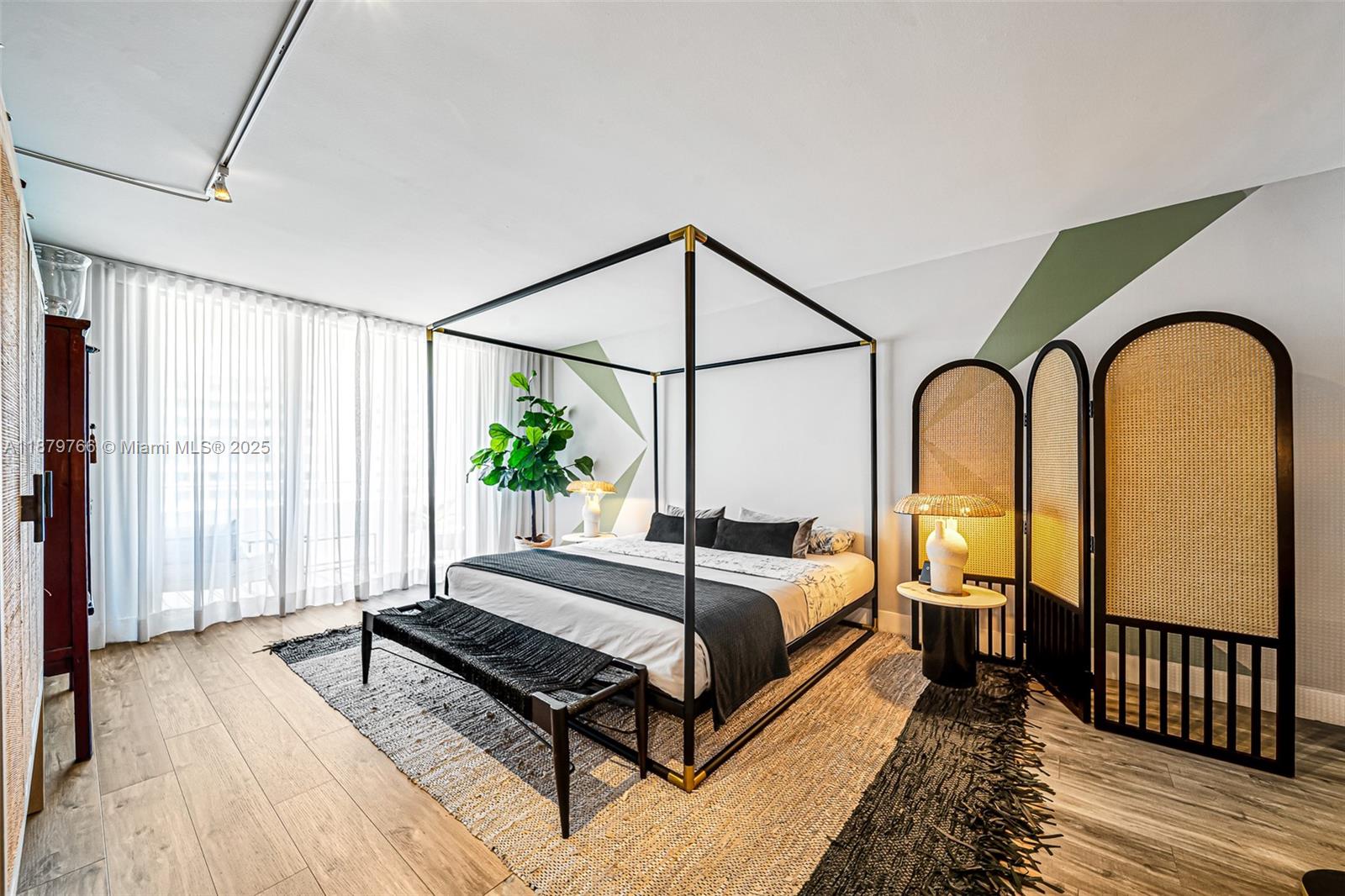 5600 CONDO - Residential