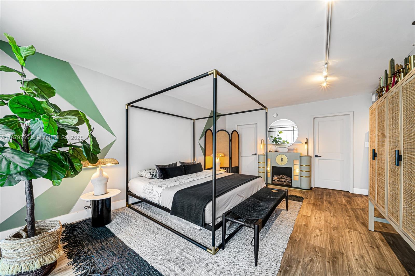 5600 CONDO - Residential