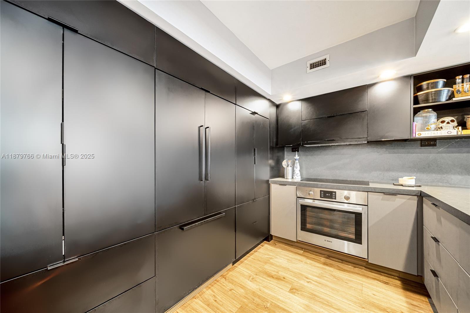 5600 CONDO - Residential