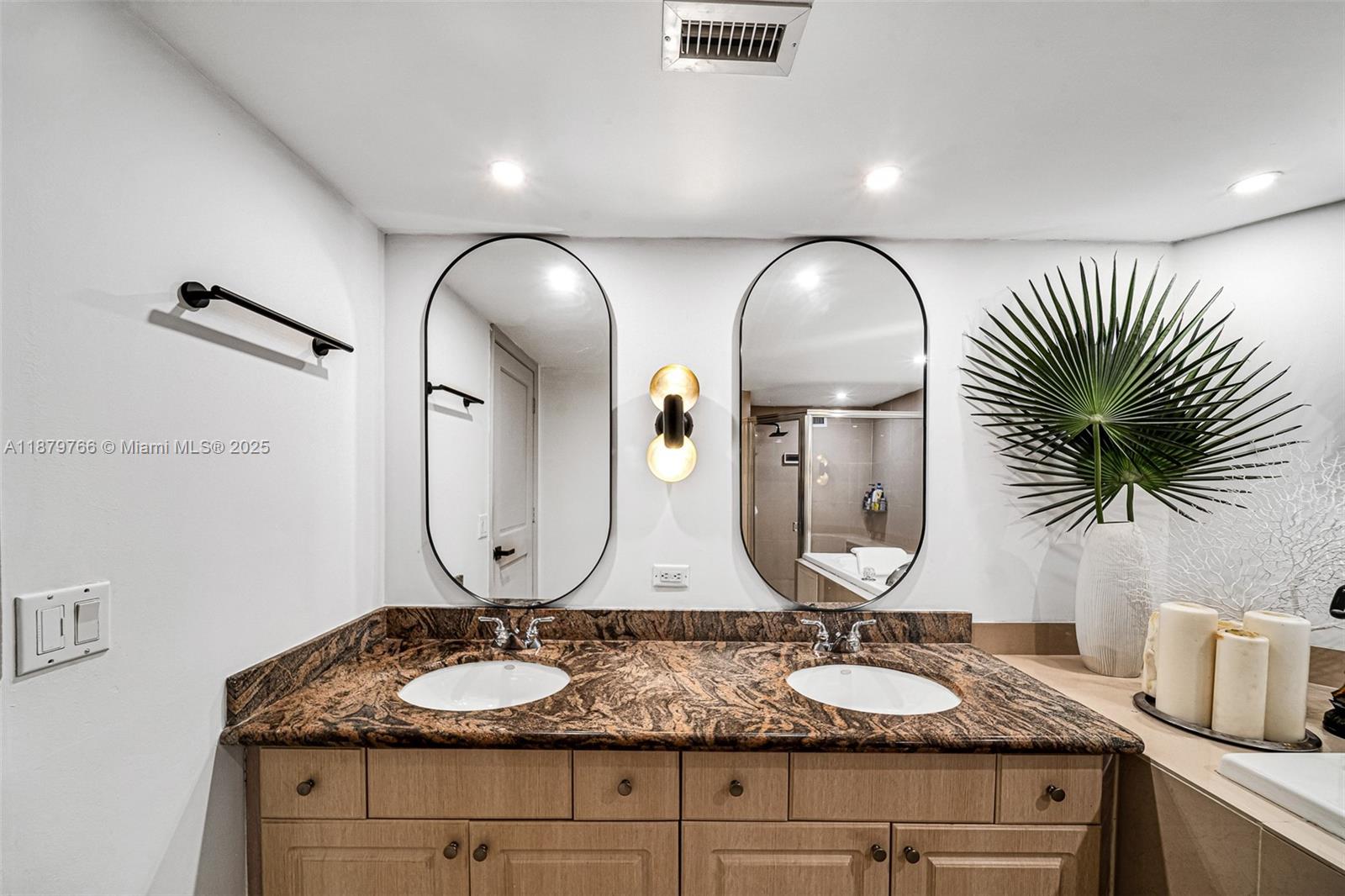 5600 CONDO - Residential